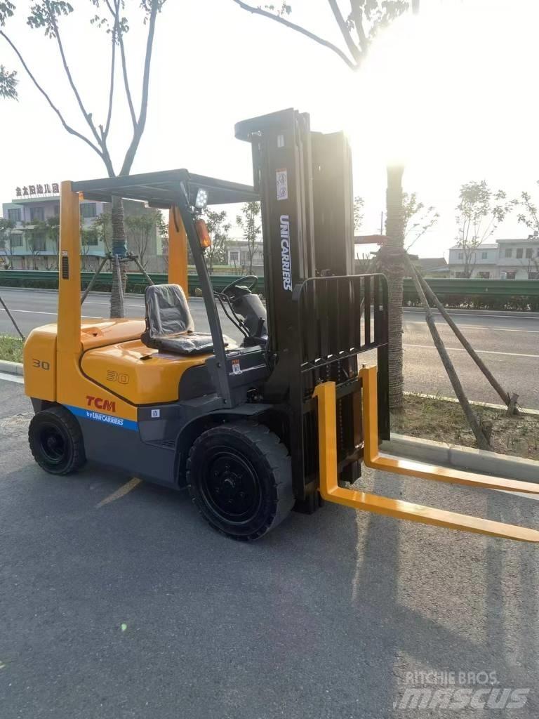 TCM FD 30 Dyzeliniai krautuvai