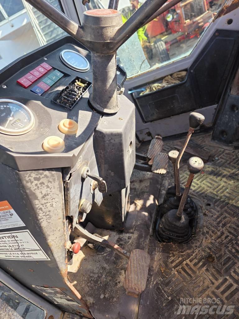 Massey Ferguson 690 Traktoriai