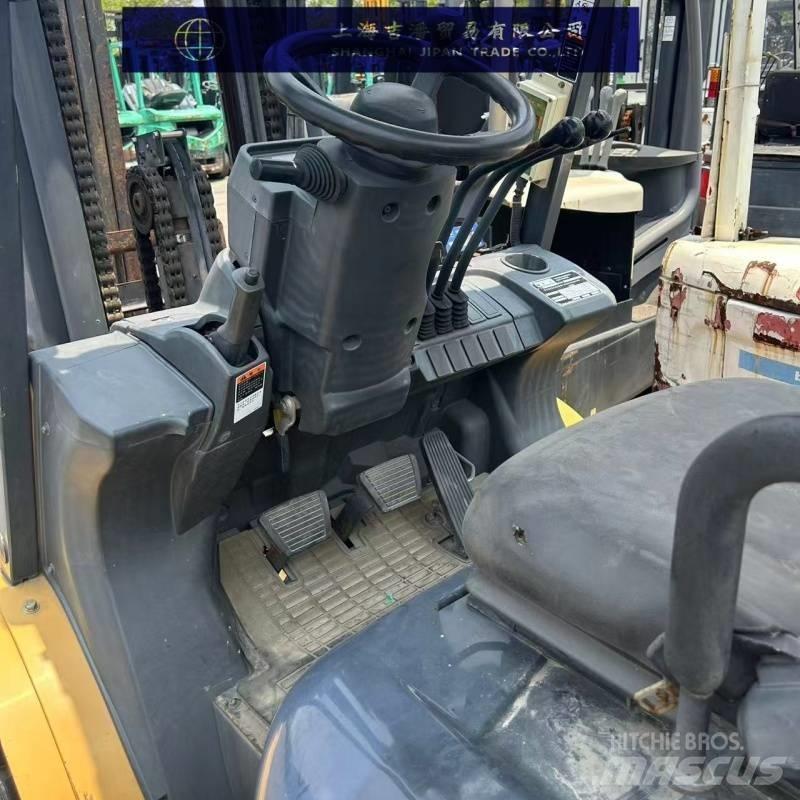 CAT 35 Dyzeliniai krautuvai