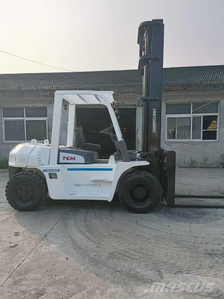 TCM FD 70 Z8 Sunkvežimiai su dengtu kėbulu