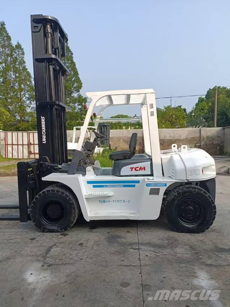 TCM FD 70 Z8 Sunkvežimiai su dengtu kėbulu