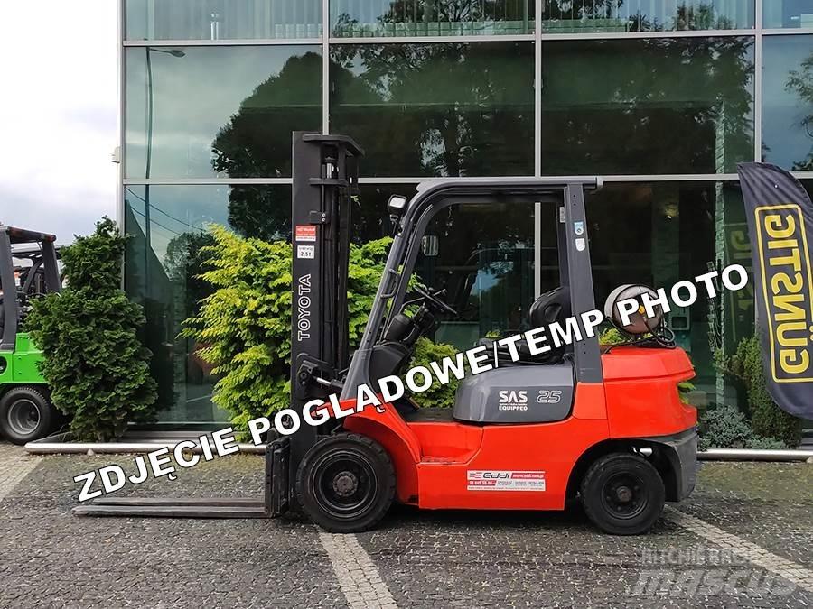 Toyota 42-7FGF25 LPG (dujiniai) krautuvai