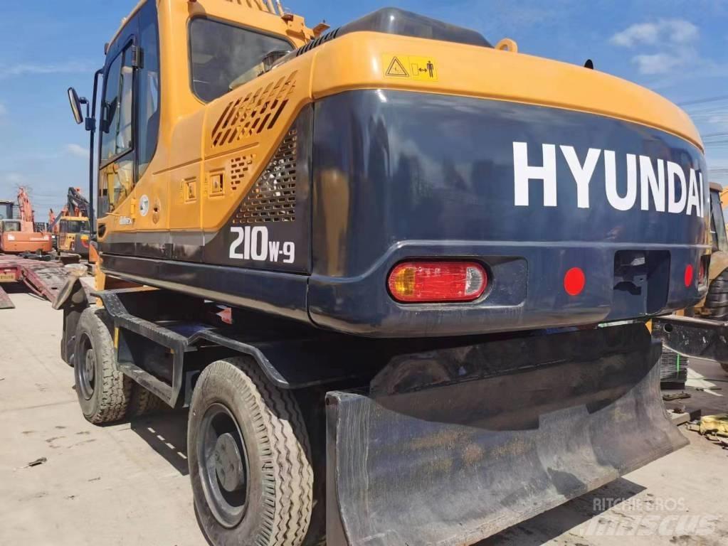 Hyundai R210W-9 Ratiniai ekskavatoriai