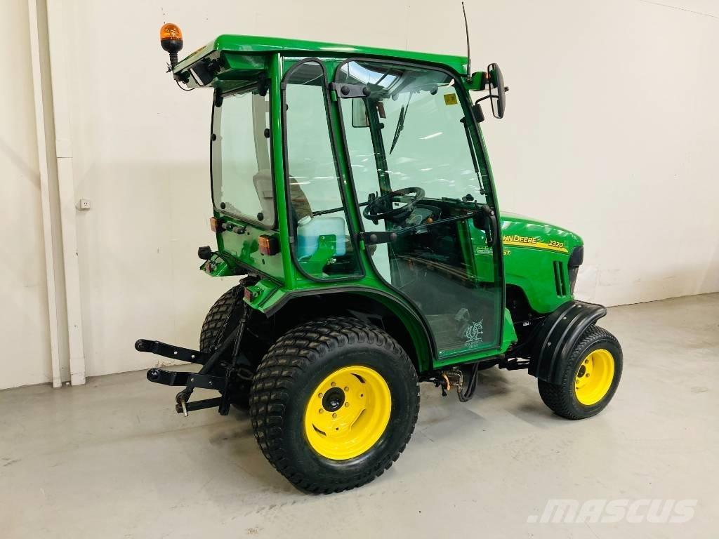 John Deere 2320 Naudoti kompaktiški traktoriai