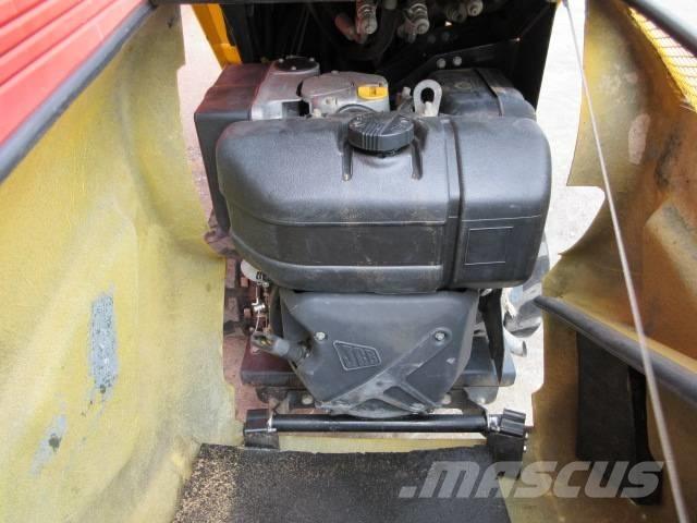 JCB HT D5 Vikšrinė savivartė technika