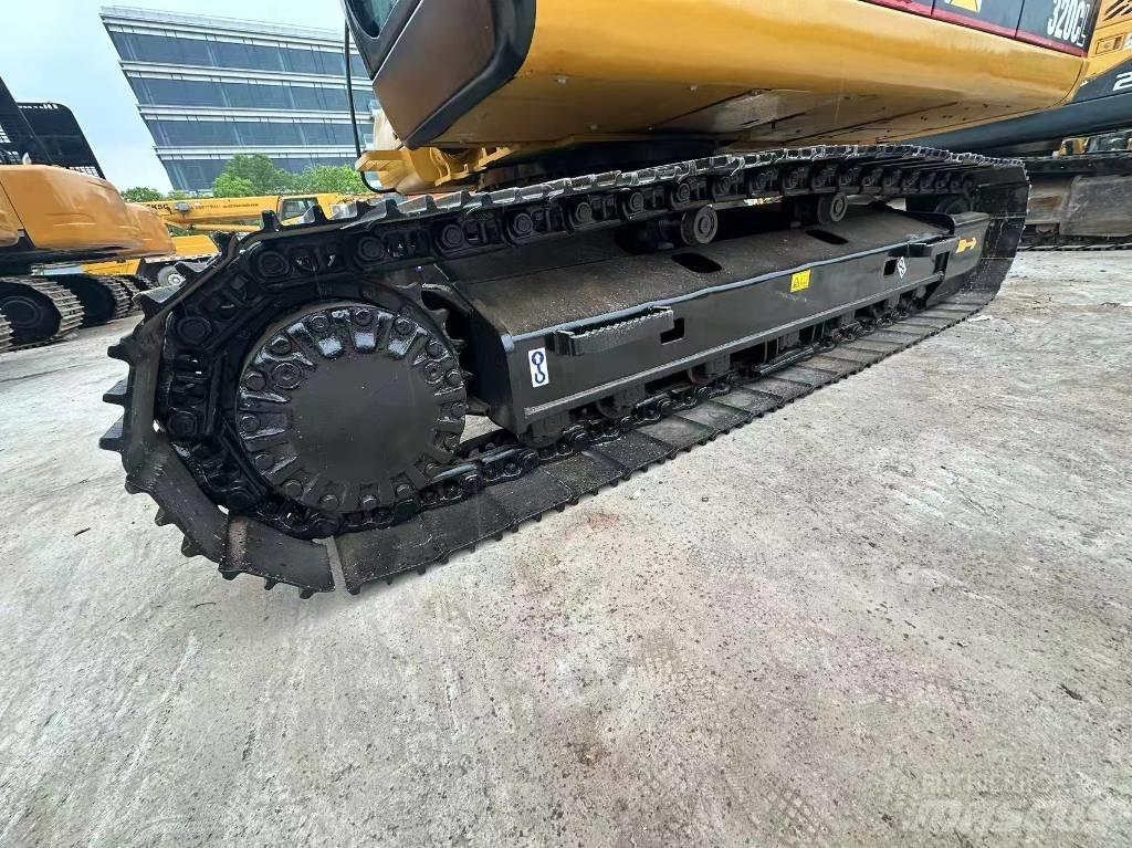 CAT 320 C L Vikšriniai ekskavatoriai