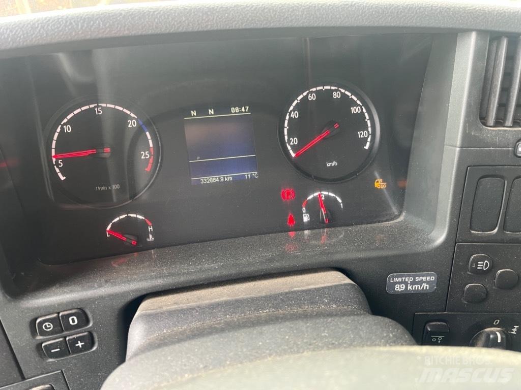 Scania P 320 Sunkvežimiai su keliamuoju kabliu