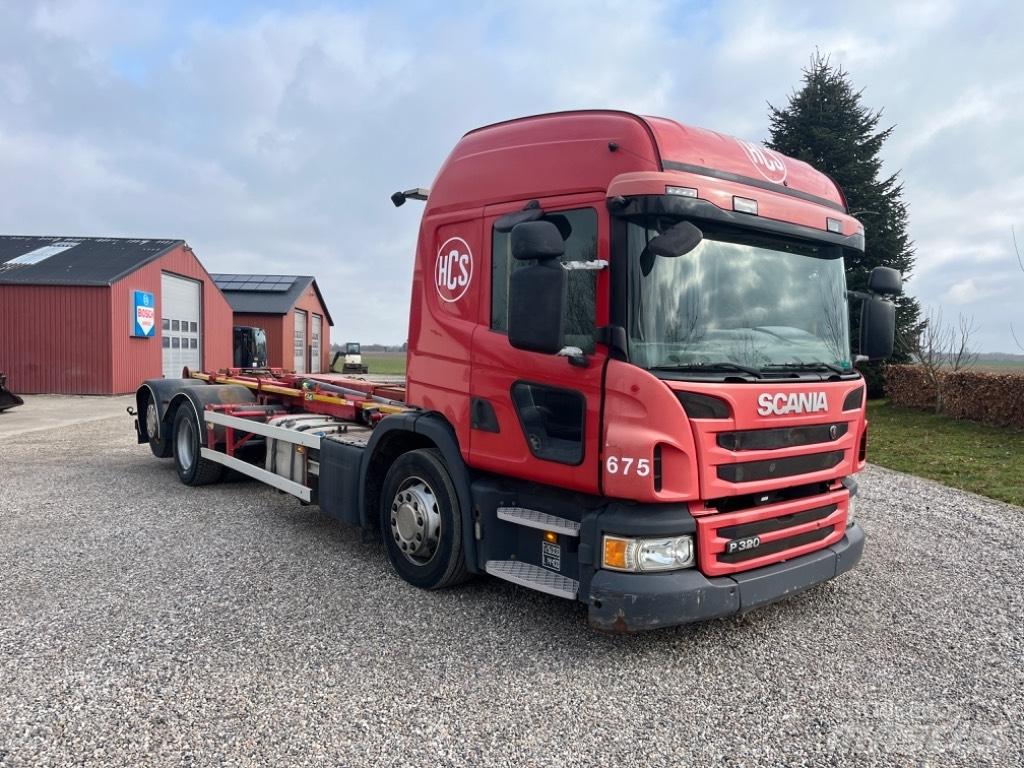 Scania P 320 Sunkvežimiai su keliamuoju kabliu