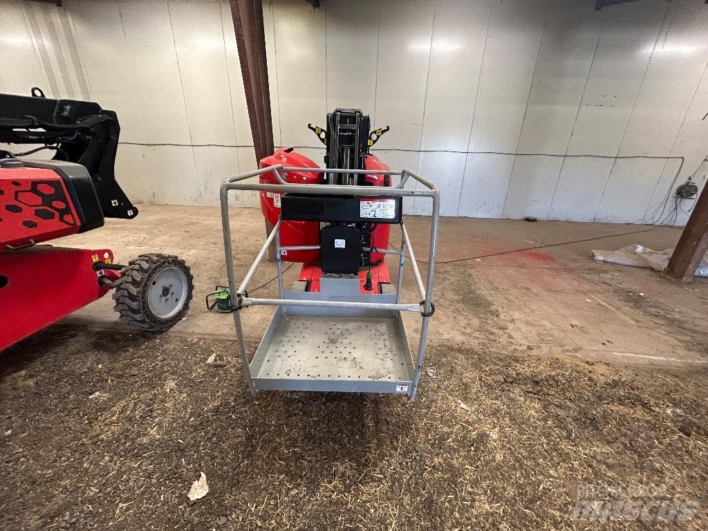 Manitou 100 VJR Vertikalūs stiebiniai keltuvai