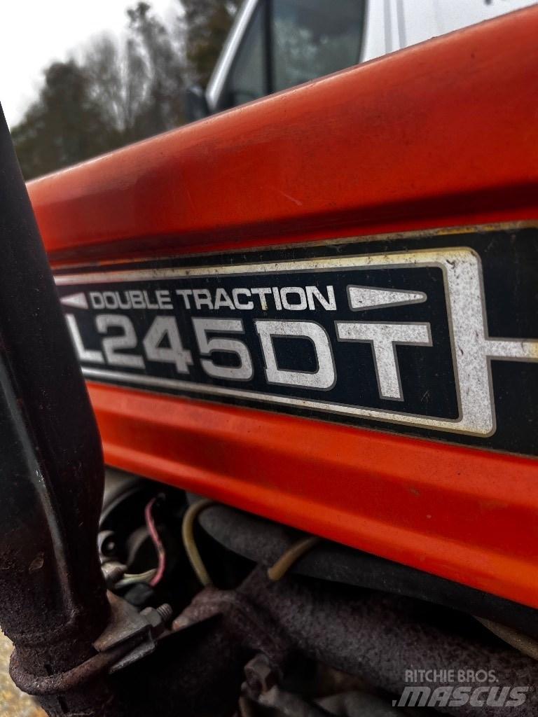 Kubota L 245 Naudoti kompaktiški traktoriai