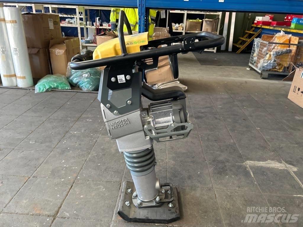 Wacker Neuson AS50e Plūktuvai