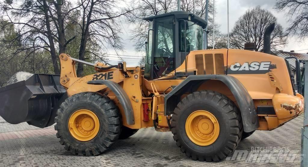 CASE 821 E Naudoti ratiniai krautuvai
