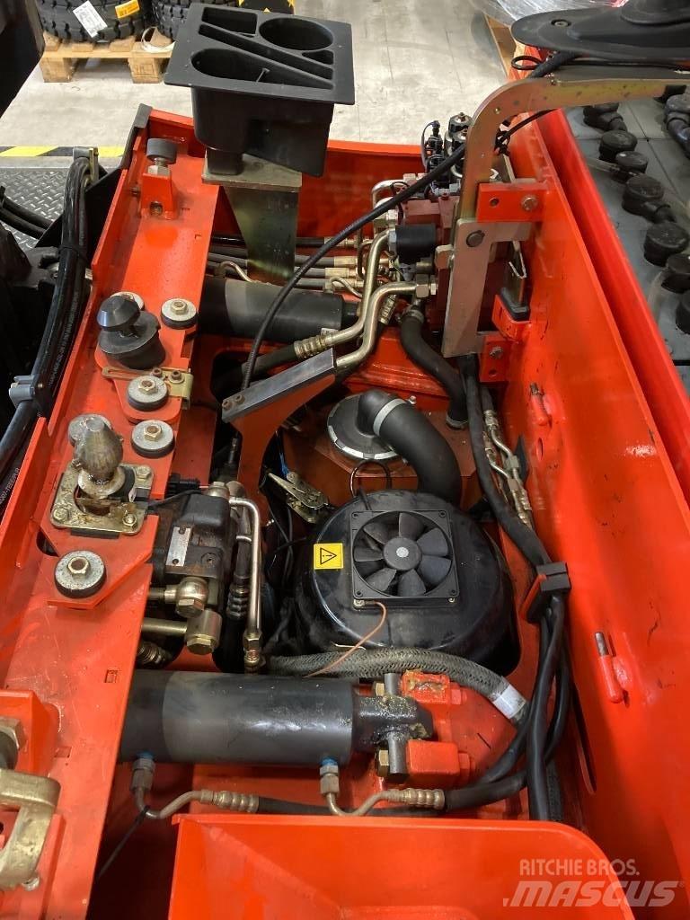 Linde E25/600/336 Siaurų praėjimų krautuvai