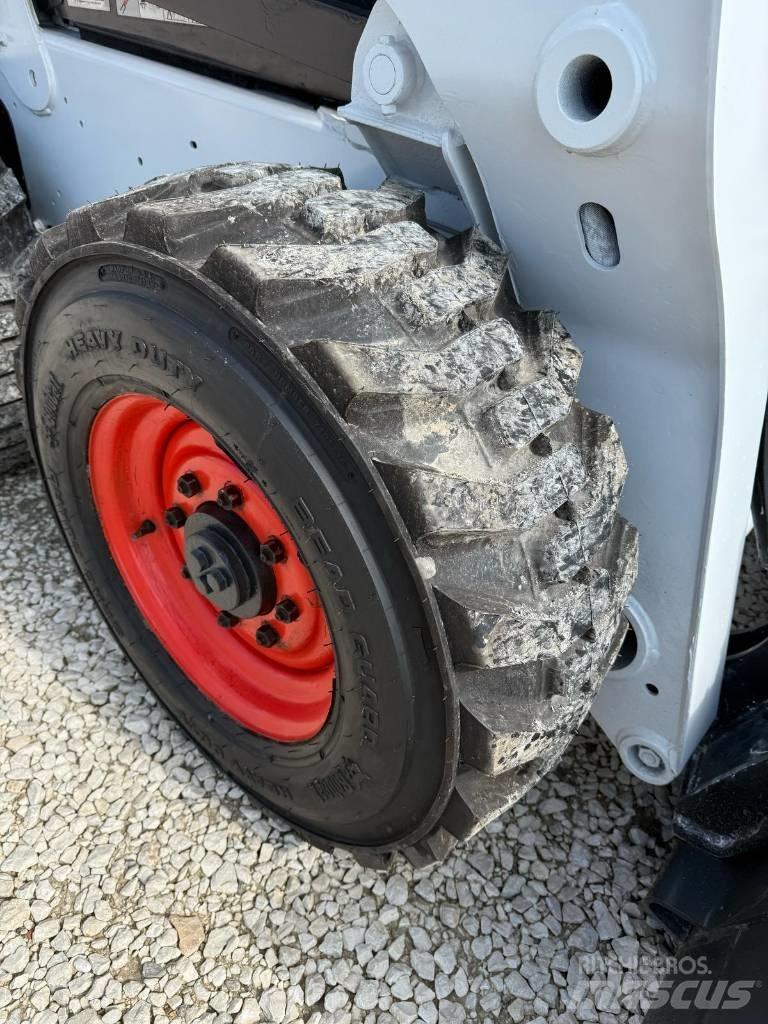 Bobcat S 650 Krautuvai su šoniniu pasukimu