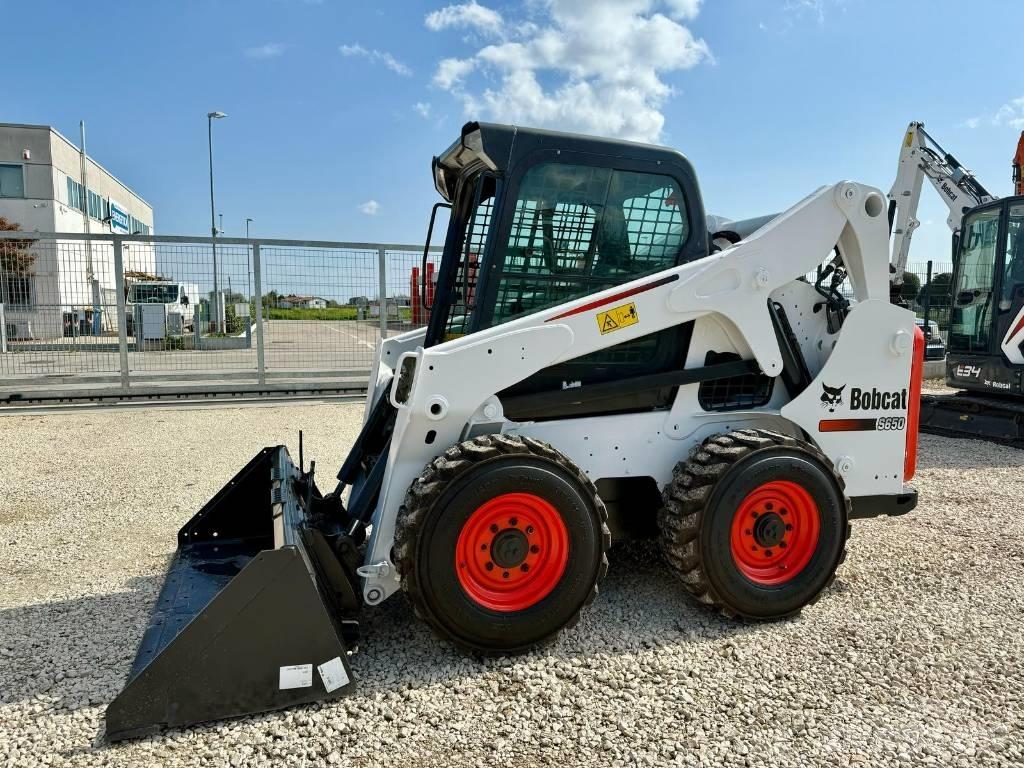 Bobcat S 650 Krautuvai su šoniniu pasukimu