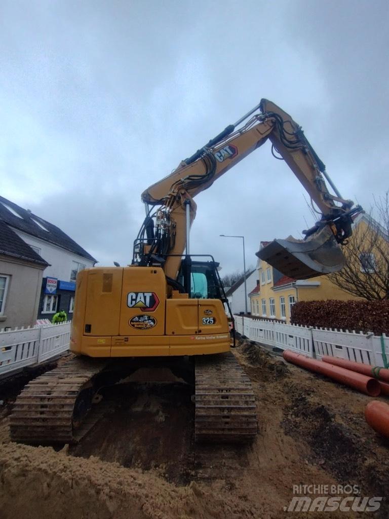 CAT 325 Vikšriniai ekskavatoriai