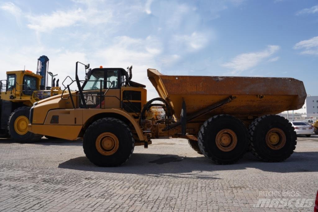 CAT 740 B Karjeriniai savivarčiai