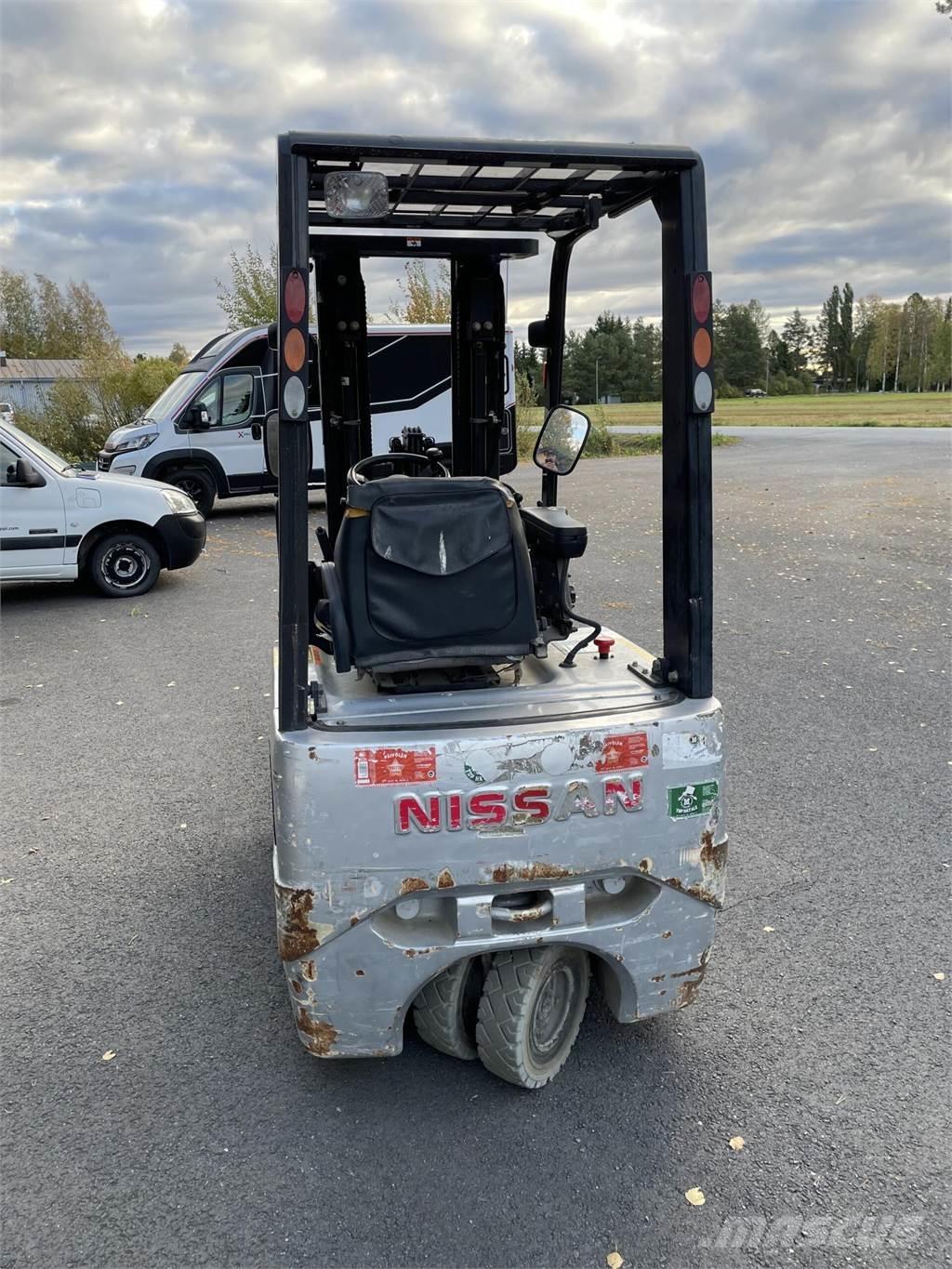 Nissan 15 Elektriniai šakiniai krautuvai