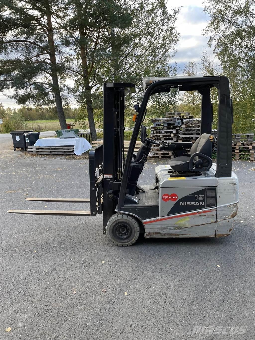 Nissan 15 Elektriniai šakiniai krautuvai