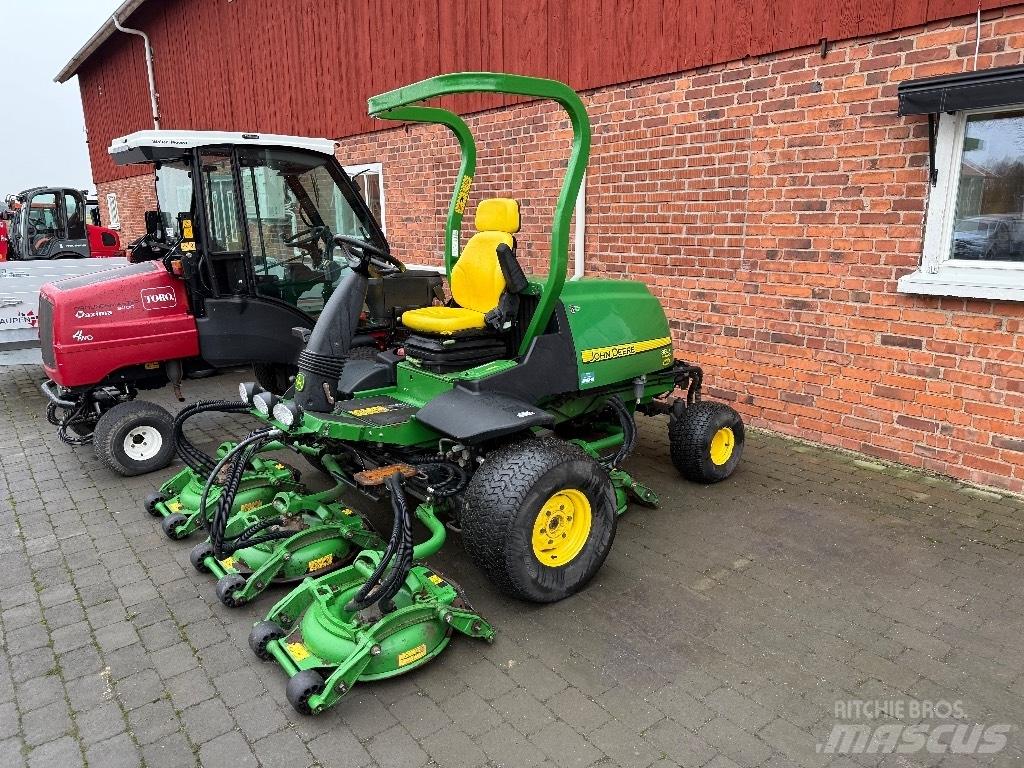 John Deere 8800 Sodo traktoriukai-vejapjovės