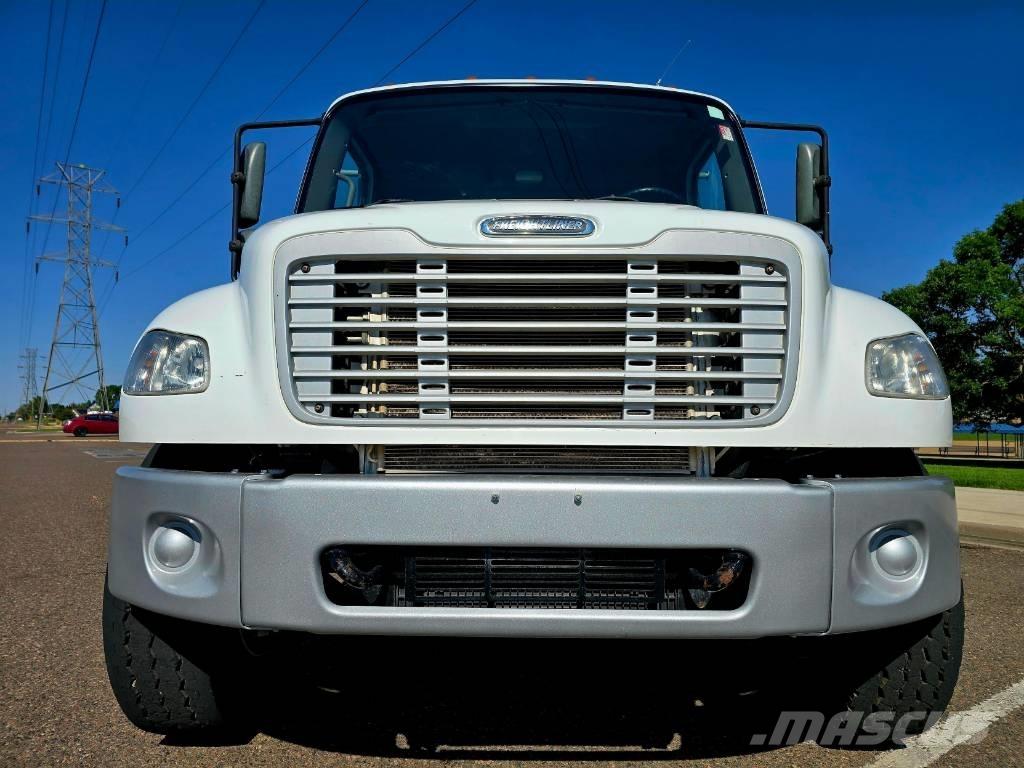 Freightliner M 106 Savivarčių priekabų vilkikai