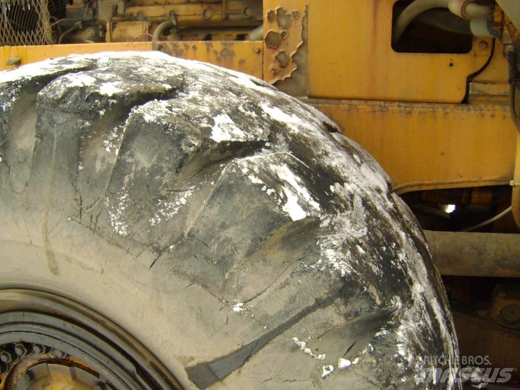 CAT 980B Naudoti ratiniai krautuvai