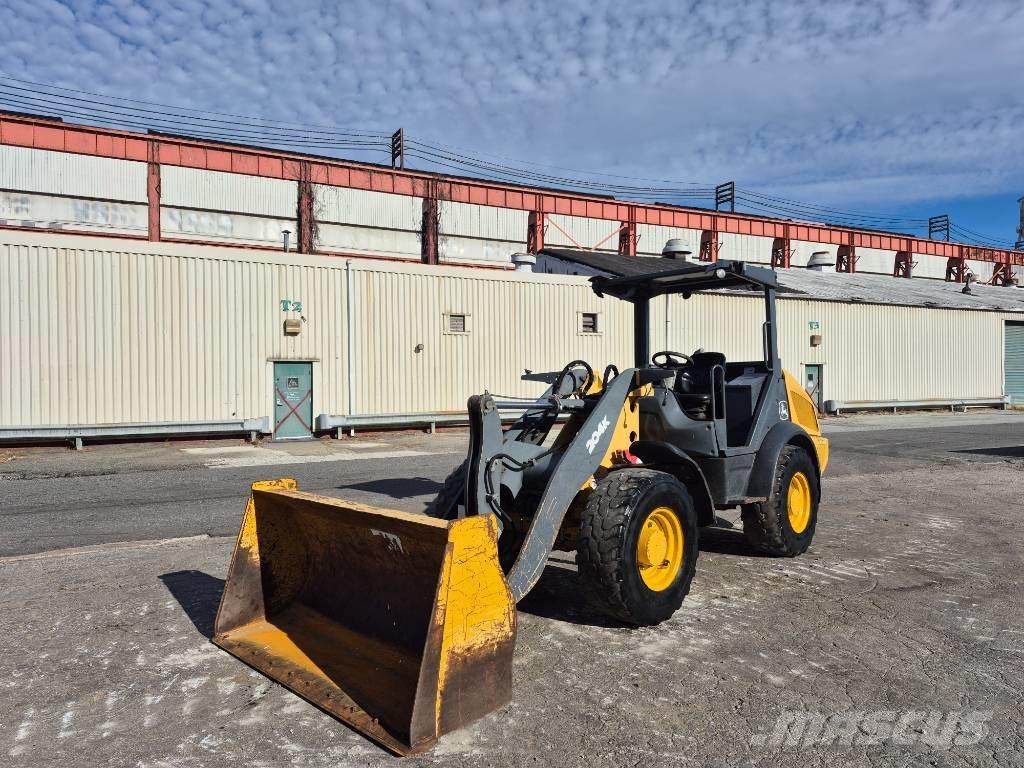 John Deere 204 K Naudoti ratiniai krautuvai