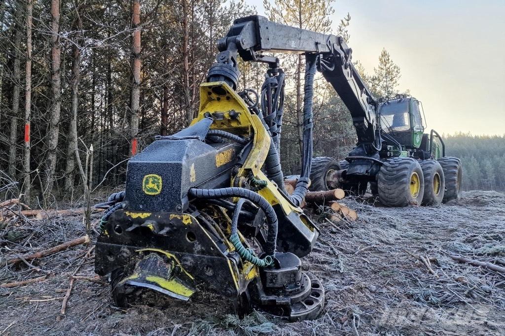 John Deere 1470 E Miško technika (Harvesteriai)