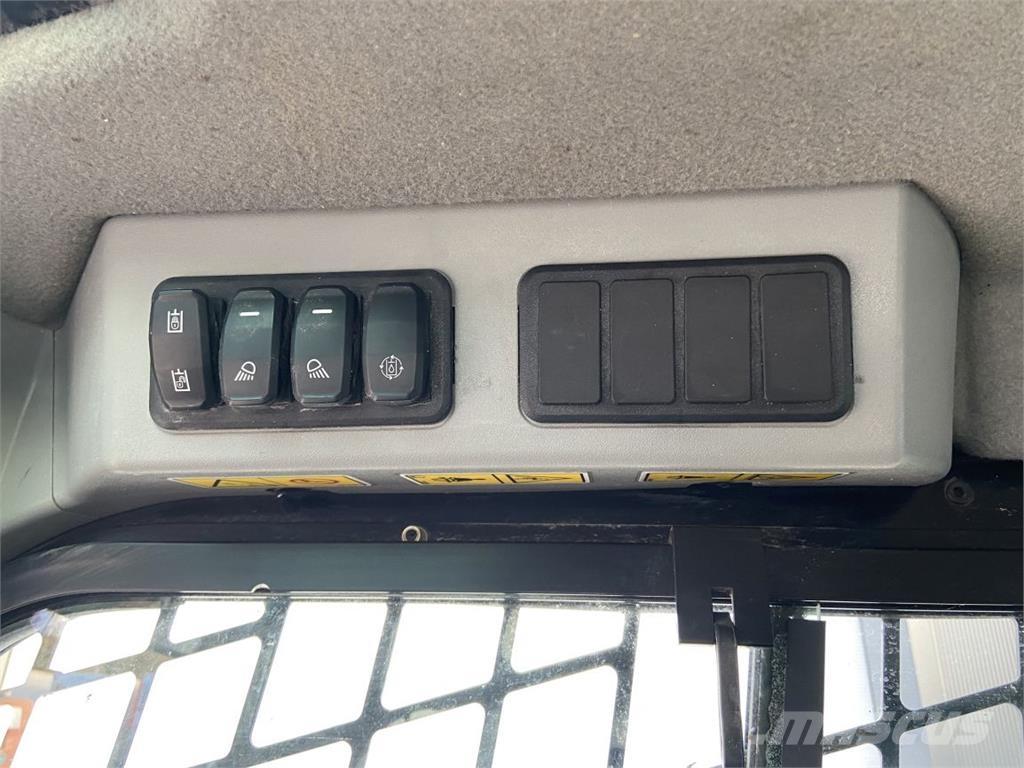 CAT 226 D3 (5867) Krautuvai su šoniniu pasukimu