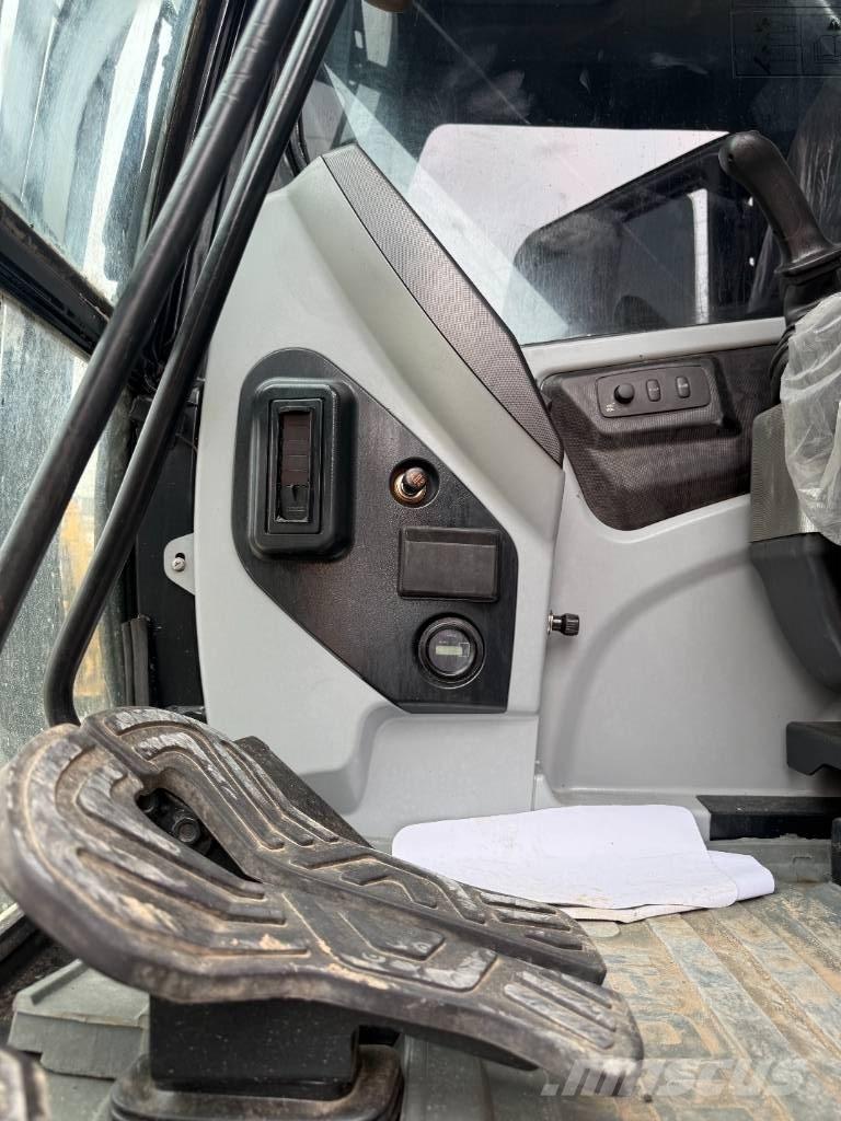 Hyundai HX 220 Vikšriniai ekskavatoriai