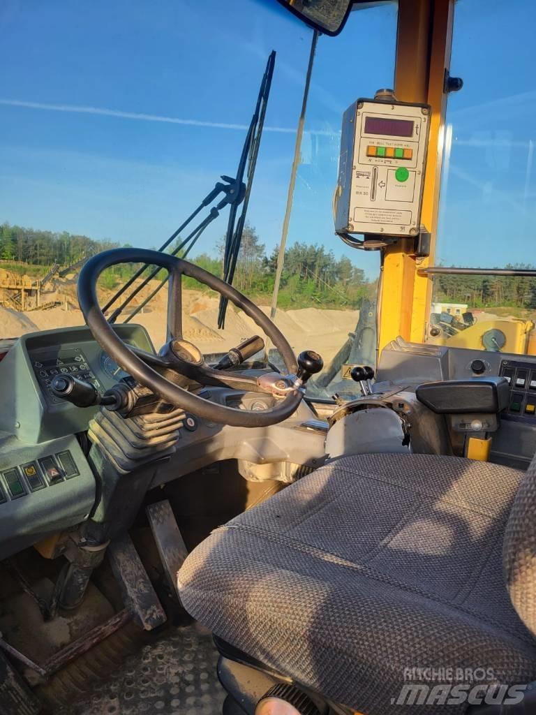 Volvo L180C Naudoti ratiniai krautuvai