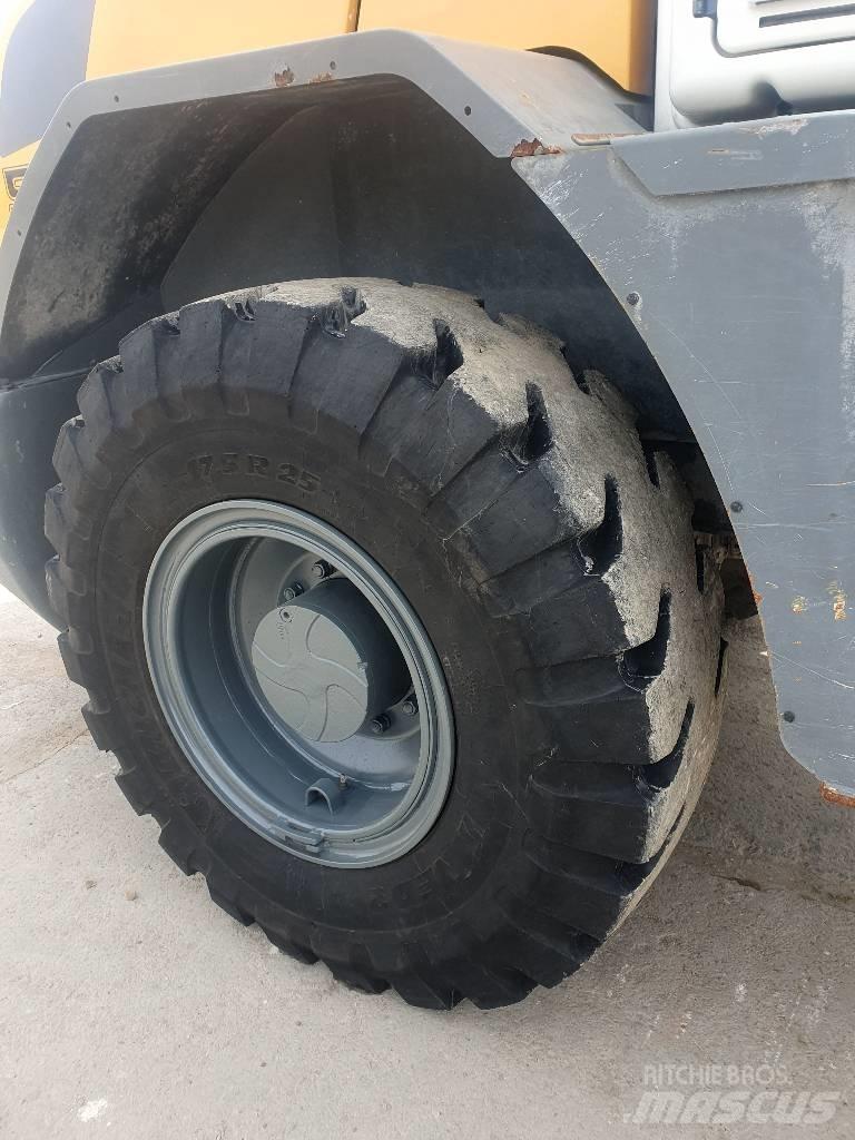Liebherr L 524 Naudoti ratiniai krautuvai