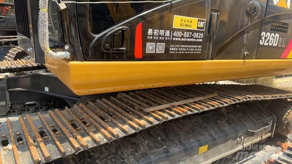 CAT 326 Vikšriniai ekskavatoriai