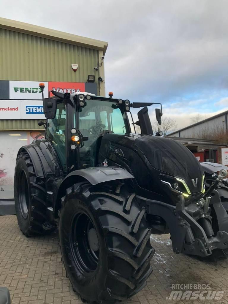 Valtra T235V Traktoriai