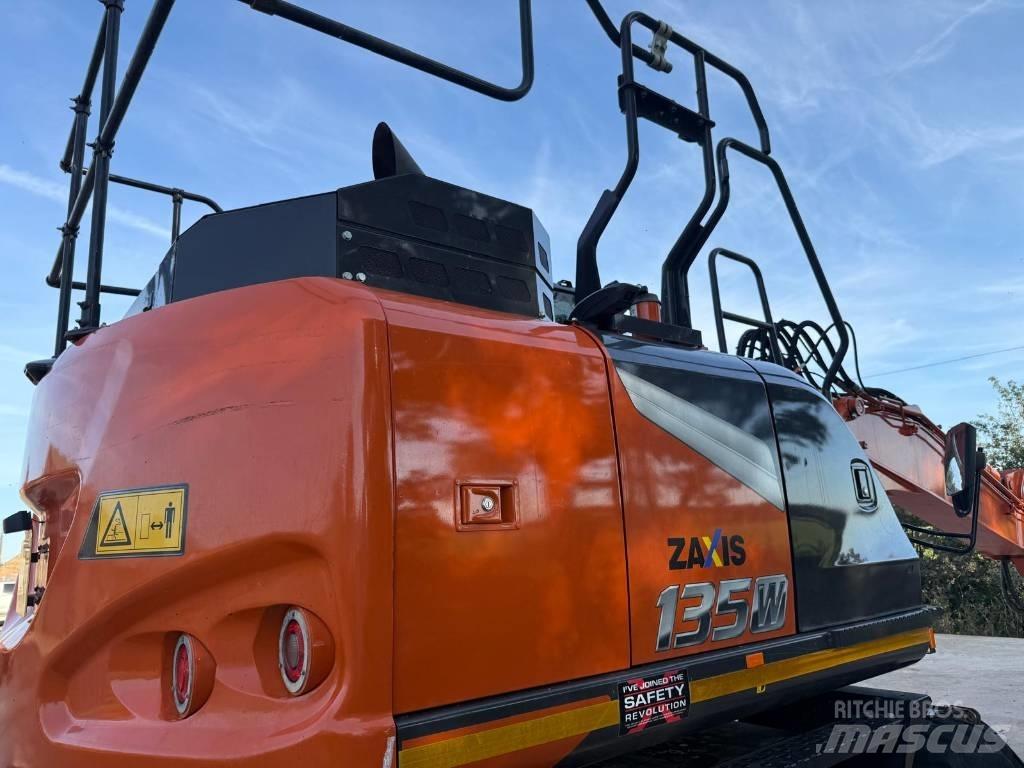Hitachi ZX 135 W-7 Ratiniai ekskavatoriai