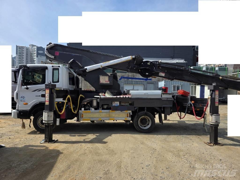 Hyundai HS3870 Ant vilkikų montuojamos kėlimo platformos