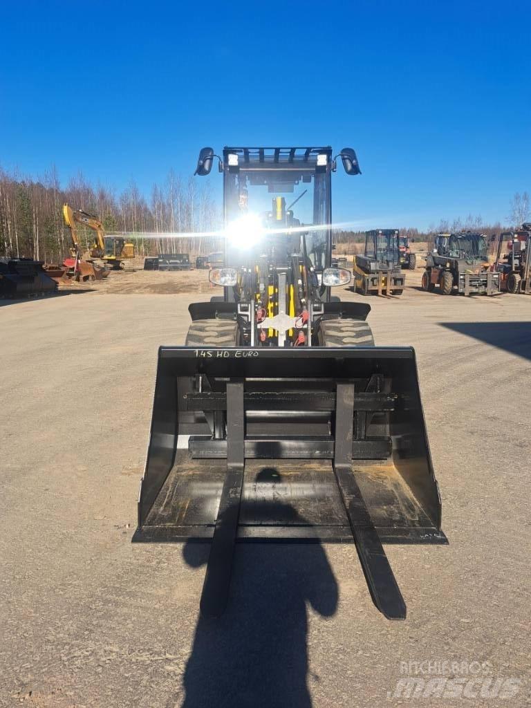 JCB 403 Daugiafunkciniai pakrovėjai