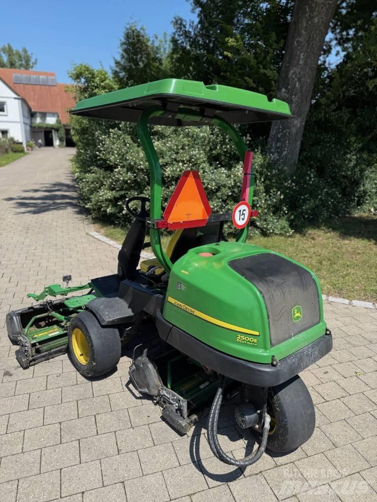 John Deere 2500 E Golfo laukų šienapjovės