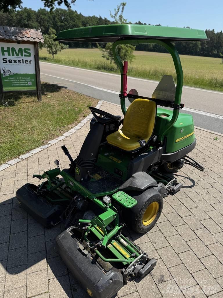 John Deere 2500 E Golfo laukų šienapjovės