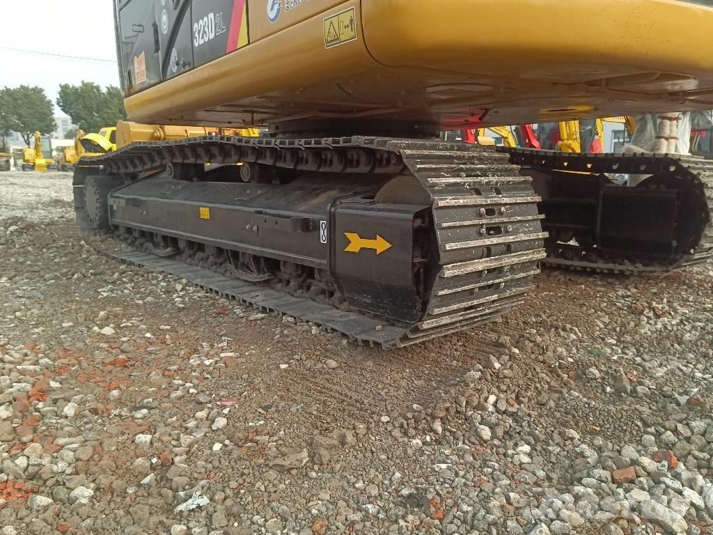 CAT 323 D Vikšriniai ekskavatoriai