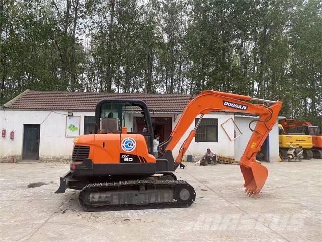 Doosan DX60 Vikšriniai ekskavatoriai
