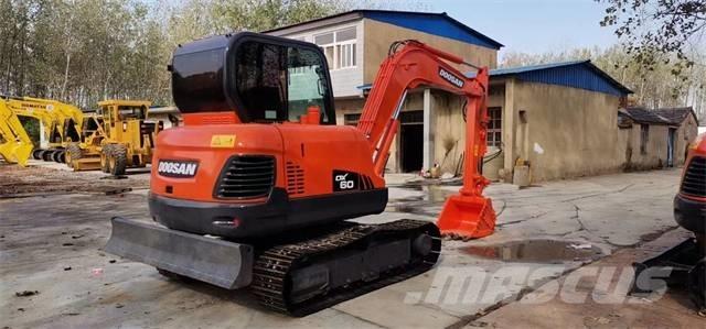 Doosan DX60 Vikšriniai ekskavatoriai