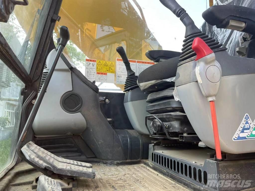 Komatsu PC 200-8 Vikšriniai ekskavatoriai