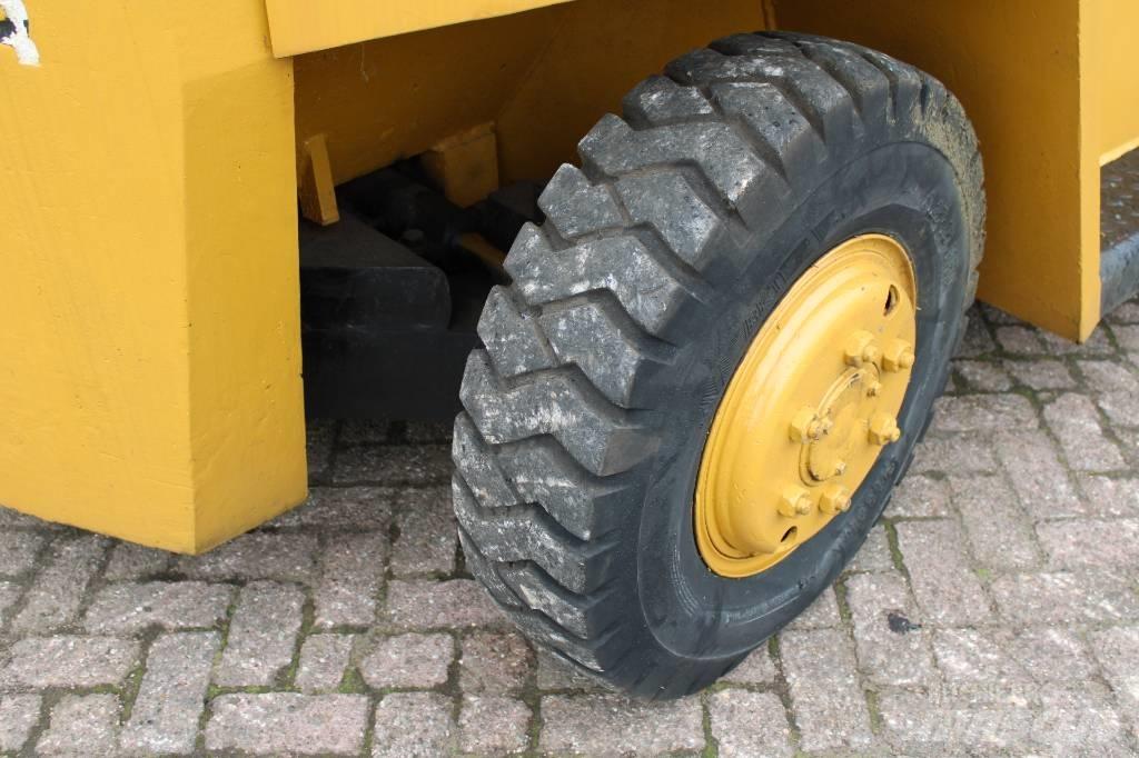CAT V 130 Dyzeliniai krautuvai
