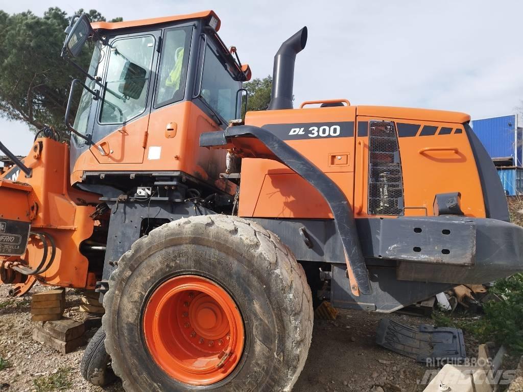 Doosan DL 300-3 Naudoti ratiniai krautuvai