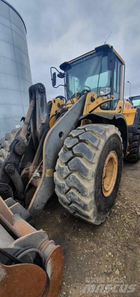 Volvo L110G Naudoti ratiniai krautuvai
