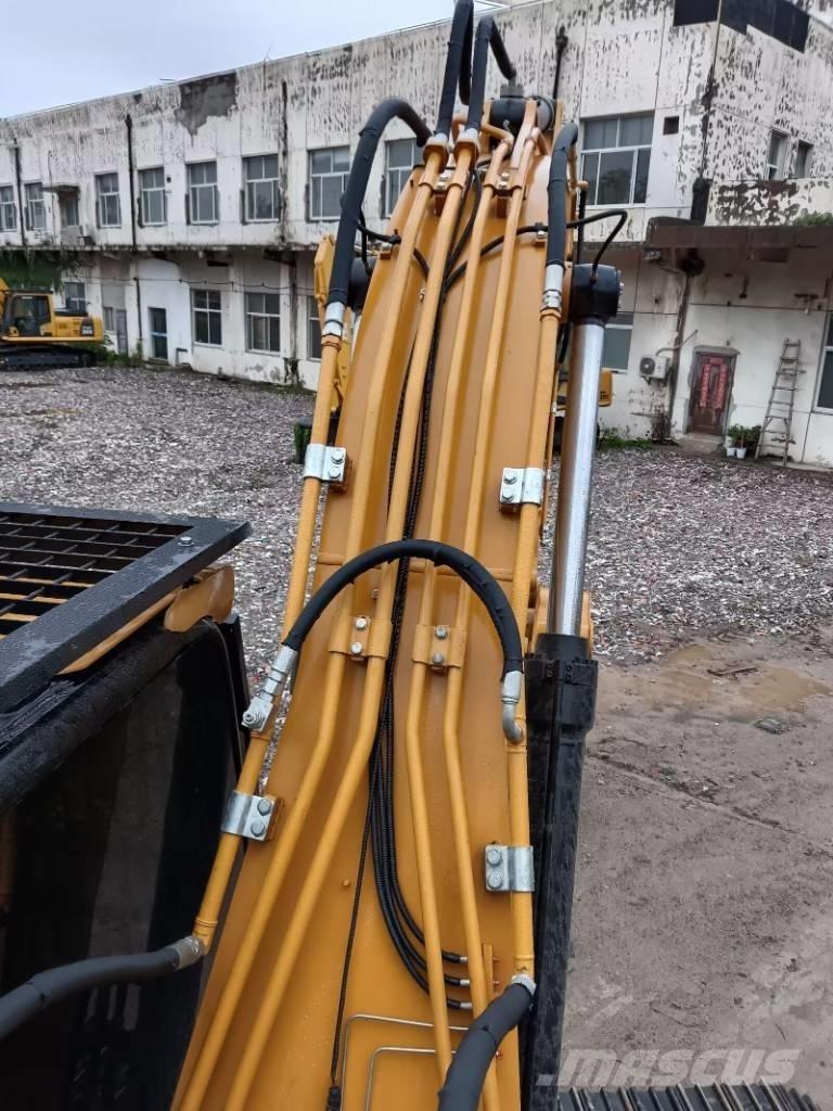 CAT 324 D L Vikšriniai ekskavatoriai