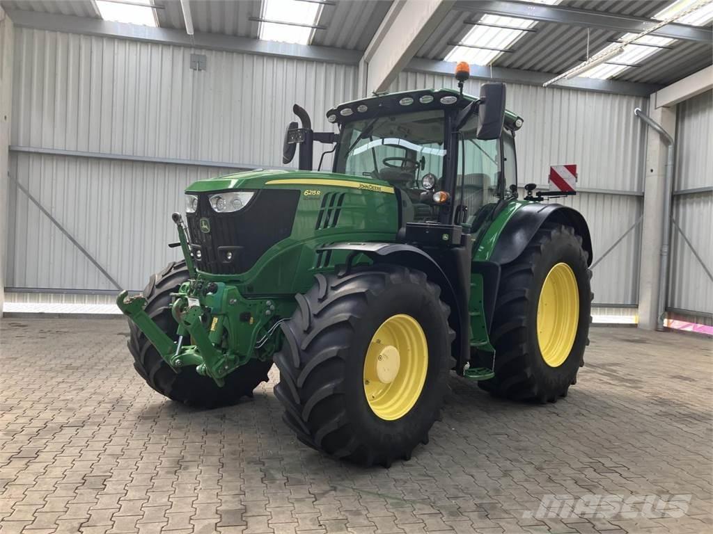 John Deere 6215R Traktoriai