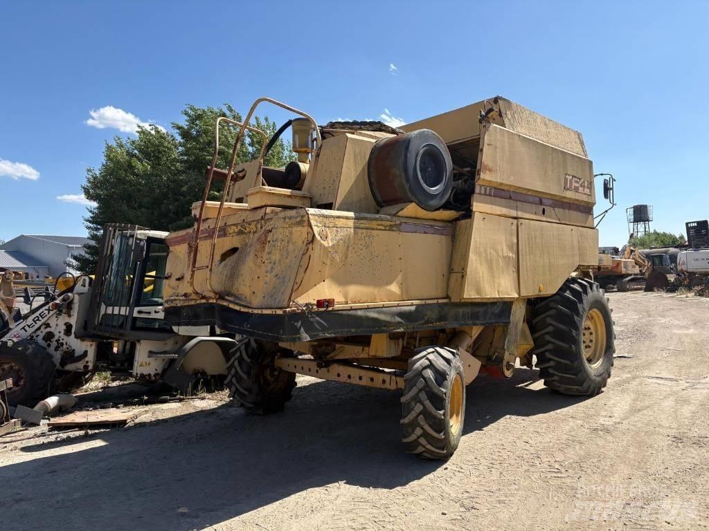 New Holland TF 42 Derliaus nuėmimo kombainai
