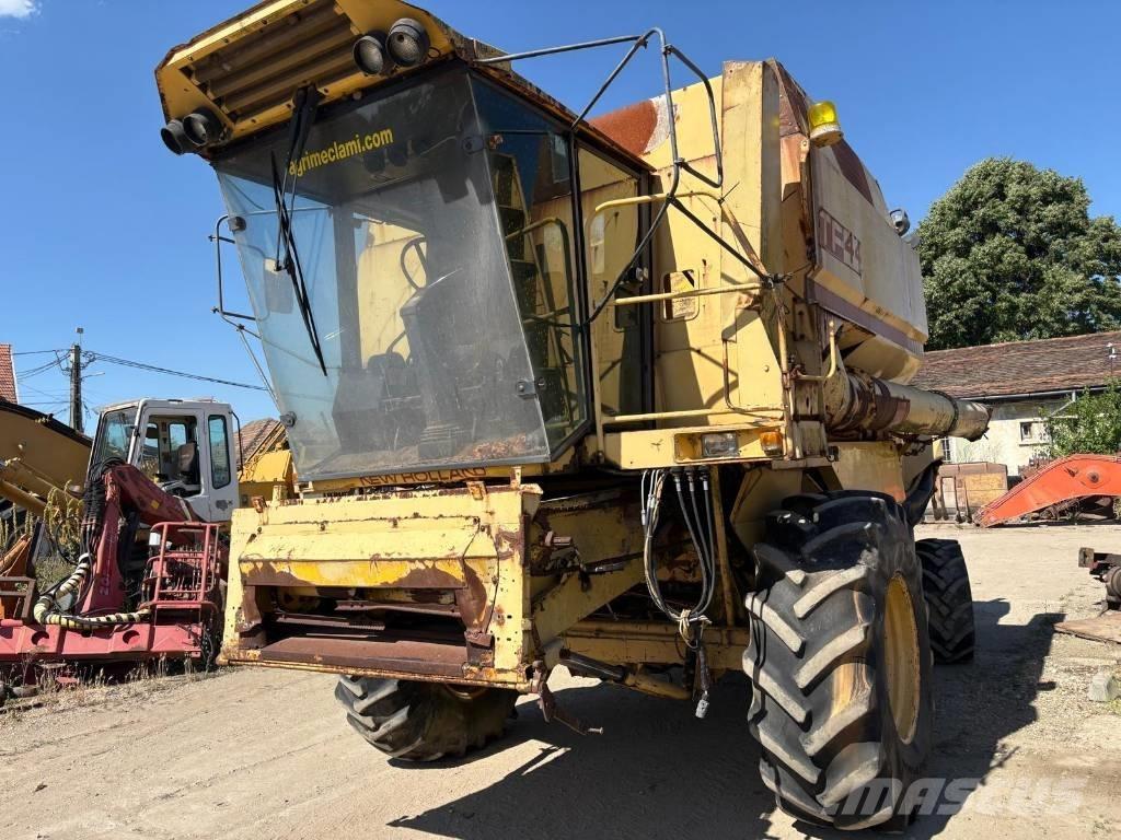 New Holland TF 44 Derliaus nuėmimo kombainai